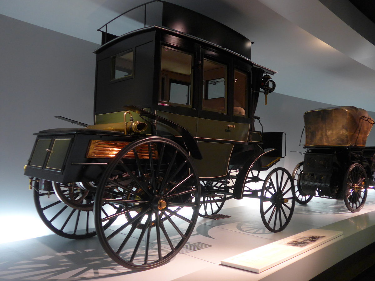 (186'317) - Mercedes-Benz Museum, Stuttgart - Benz (1895: 1. Omnibus der Welt; Replika) am 12. November 2017 in Stuttgart, Mercedes-Benz Museum
