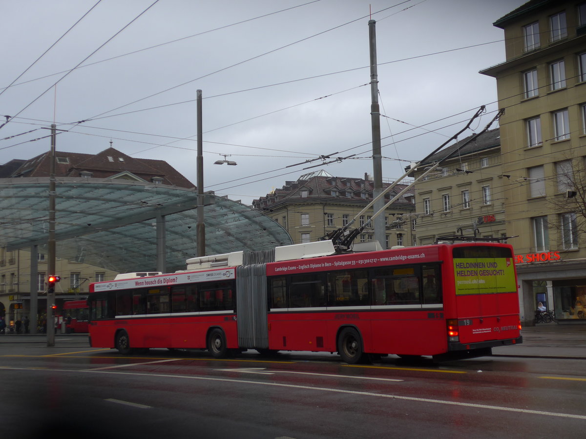 (186'522) - Bernmobil, Bern - Nr. 19 - NAW/Hess Gelenktrolleybus am 19. November 2017 in Bern, Schanzenstrasse