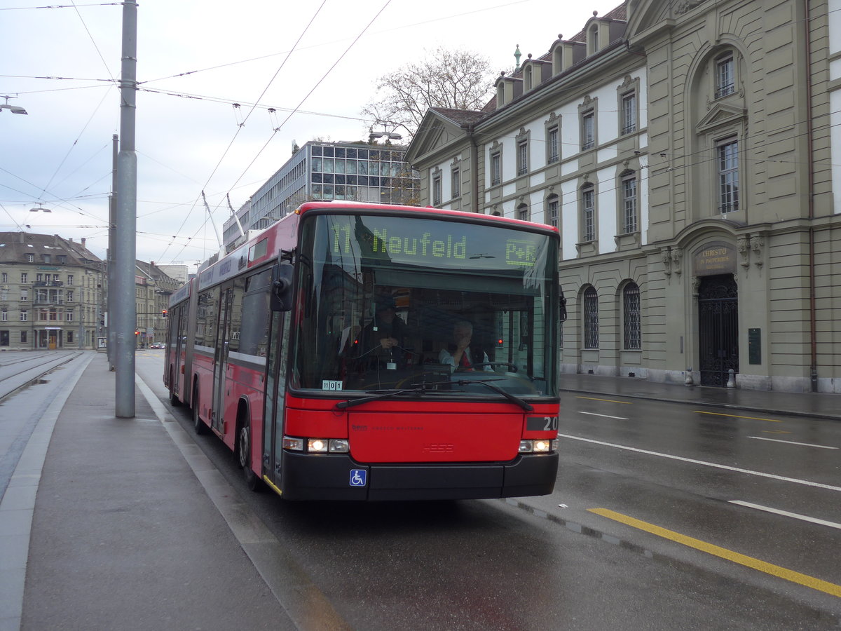 (186'538) - Bernmobil, Bern - Nr. 20 - NAW/Hess Gelenktrolleybus am 19. November 2017 beim Bahnhof Bern
