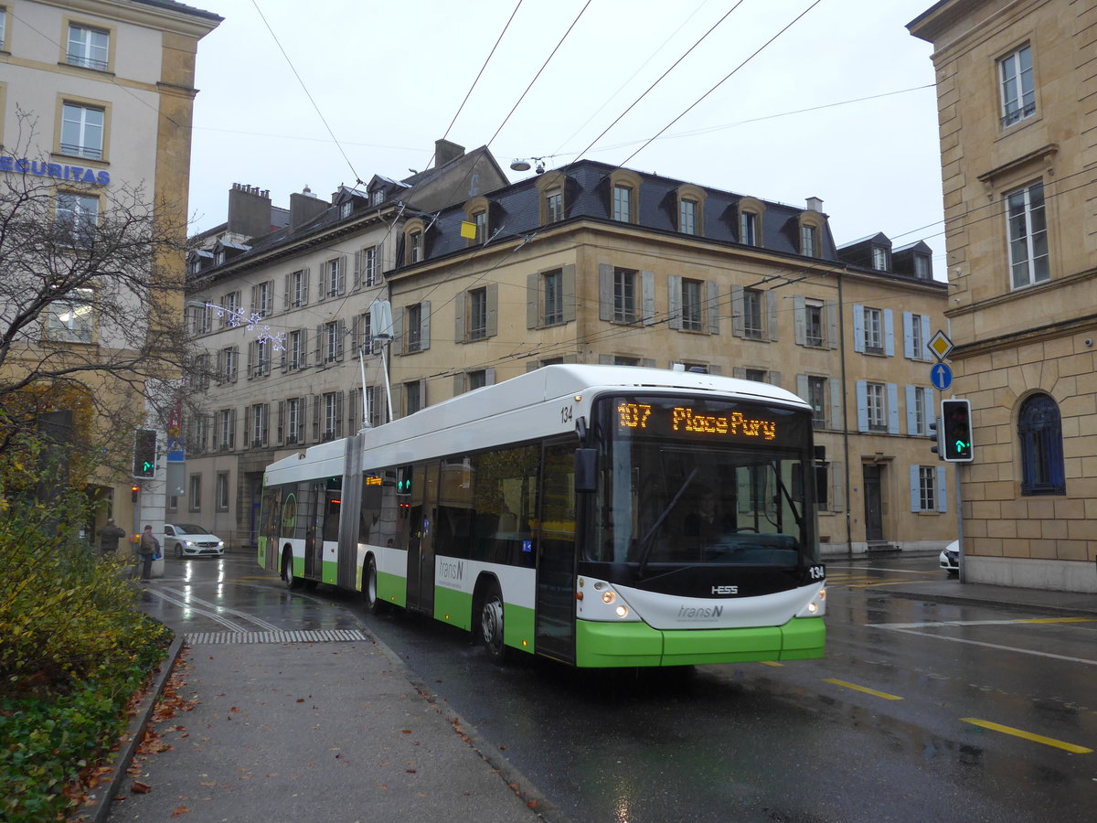 (186'601) - transN, La Chaux-de-Fonds - Nr. 134 - Hess/Hess Gelenktrolleybus (ex TN Neuchtel Nr. 134) am 25. November 2017 in Neuchtel, Place Pury