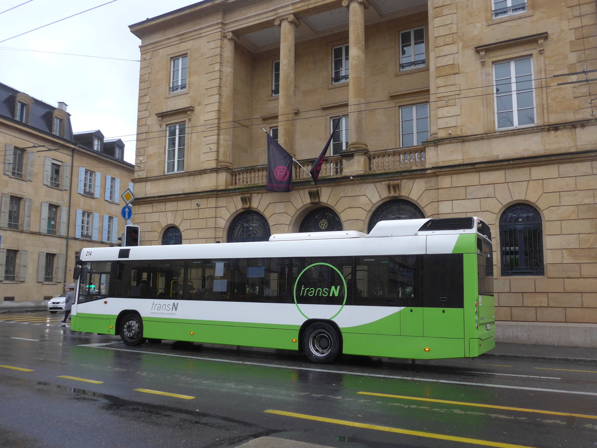 (186'620) - transN, La Chaux-de-Fonds - Nr. 214/NE 93'214 - Volvo (ex TN Neuchtel Nr. 214) am 25. November 2017 in Neuchtel, Place Pury