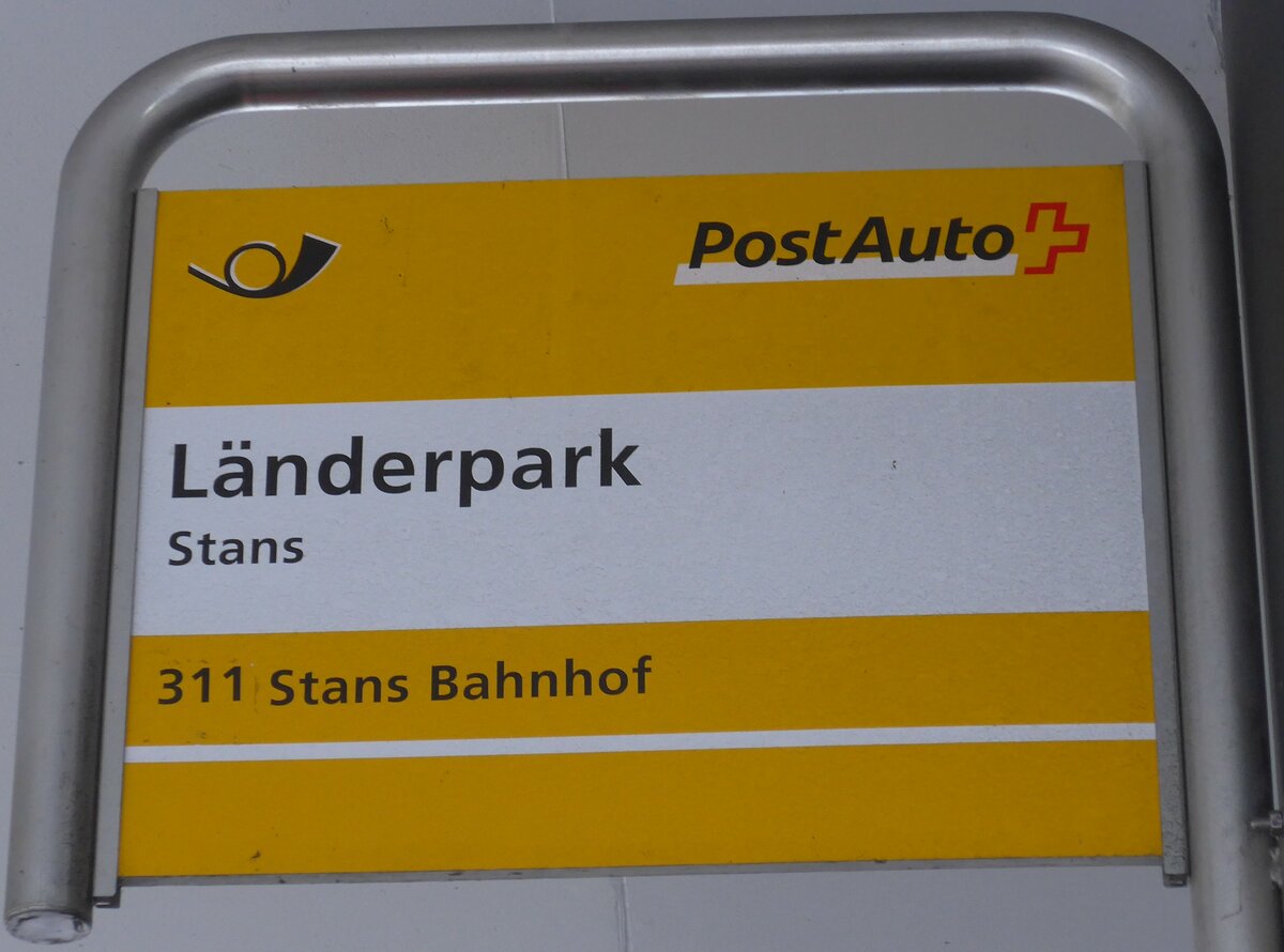 (186'812) - PostAuto-Haltestellenschild - Stans, Lnderpark - am 9. Dezember 2017