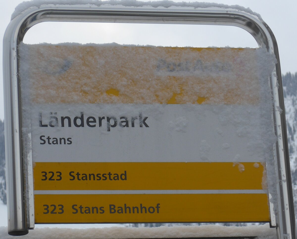 (186'814) - PostAuto-Haltestellenschild - Stans, Lnderpark - am 9. Dezember 2017