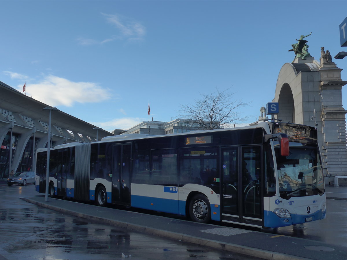 (186'837) - VBL Luzern - Nr. 187/LU 15'020 - Mercedes am 9. Dezember 2017 beim Bahnhof Luzern