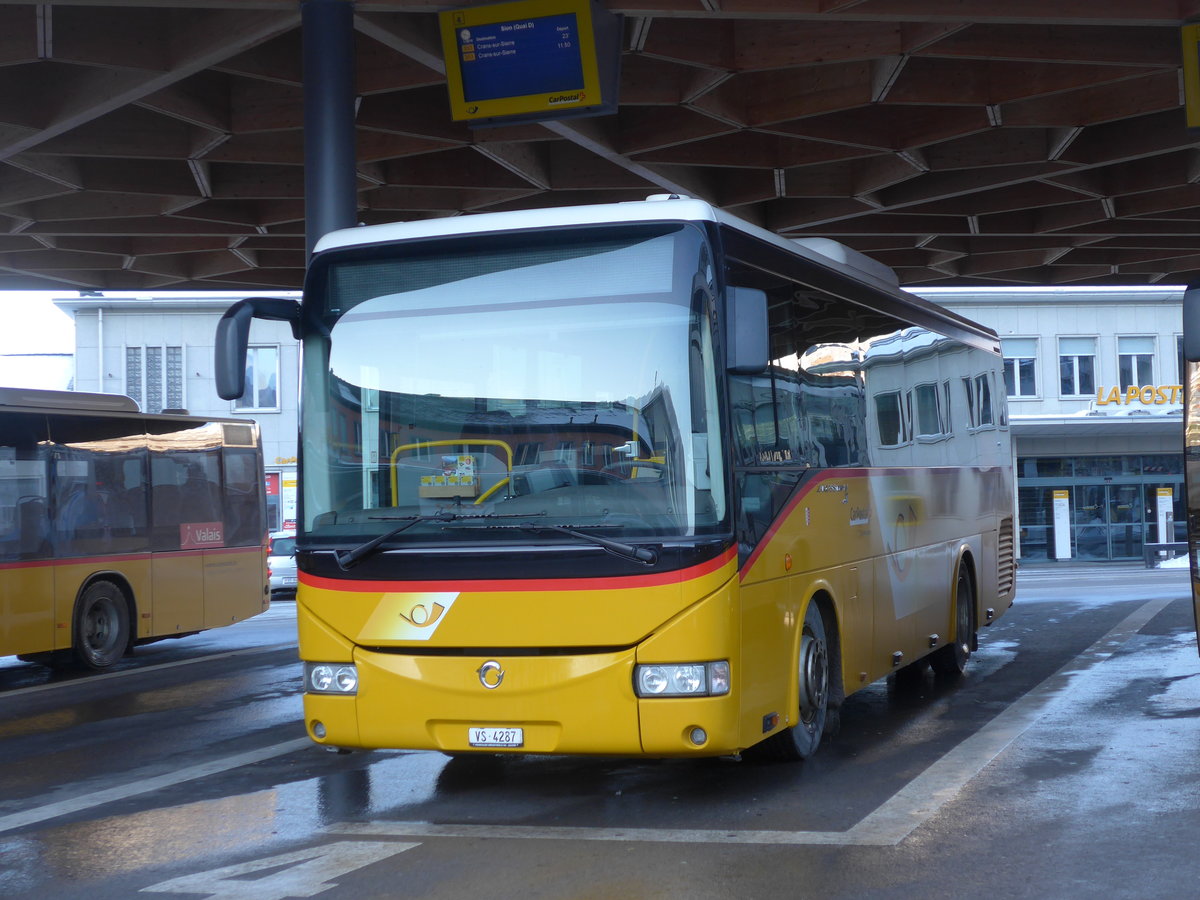 (186'964) - Mabillard, Lens - VS 4287 - Irisbus am 17. Dezember 2017 beim Bahnhof Sion