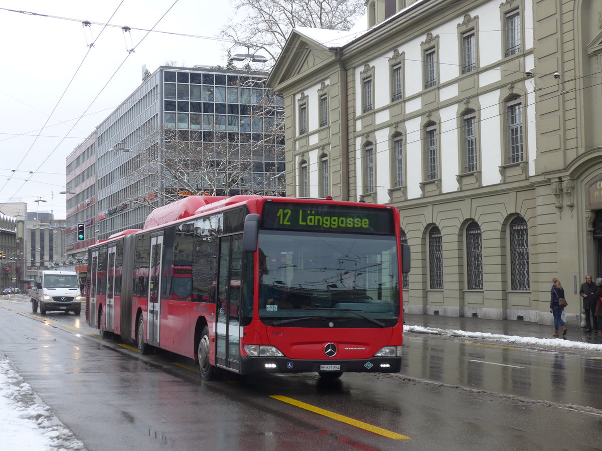 (187'043) - Bernmobil, Bern - Nr. 854/BE 671'854 - Mercedes am 18. Dezember 2017 beim Bahnhof Bern
