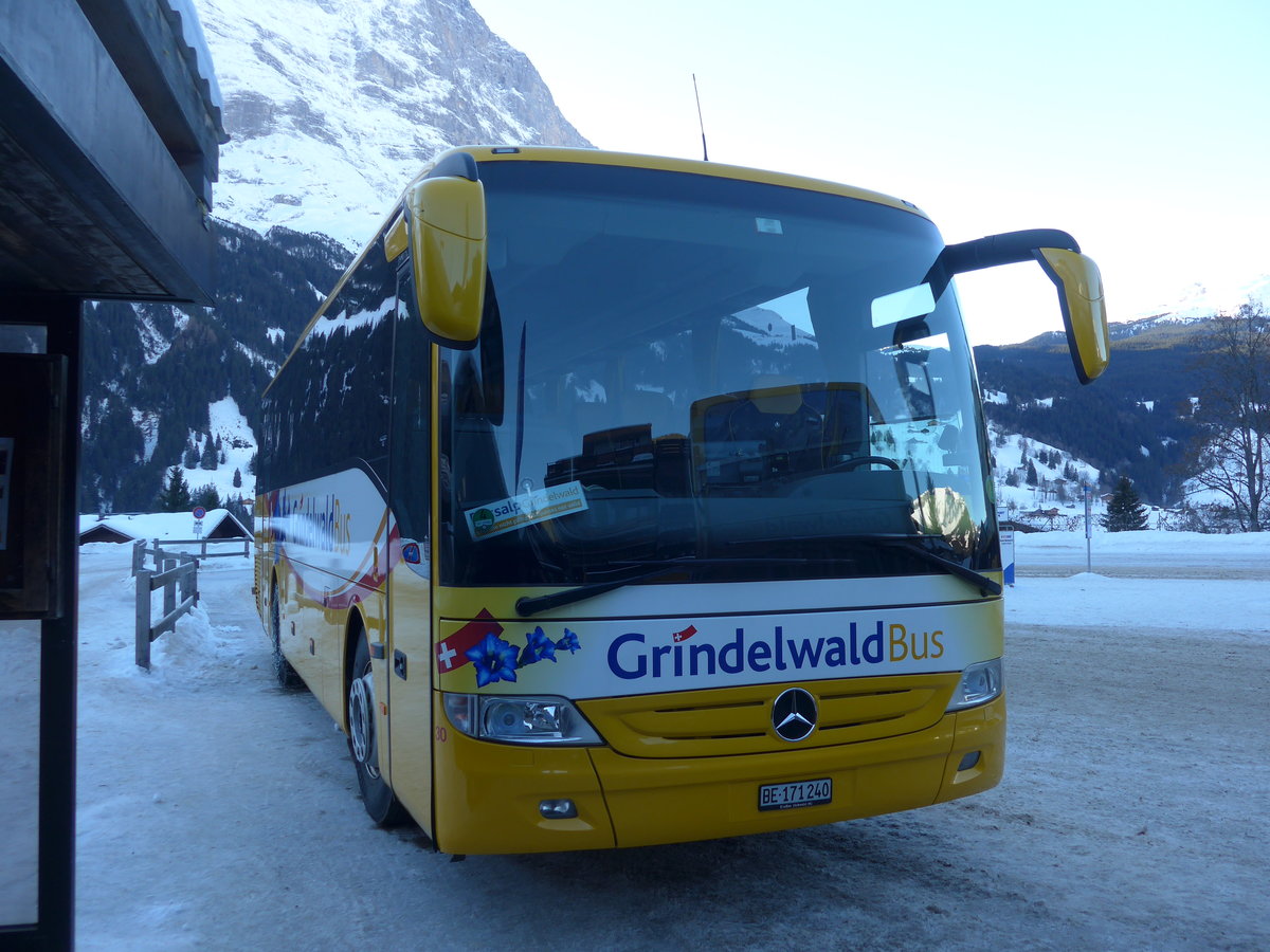 (187'294) - AVG Grindelwald - Nr. 30/BE 171'240 - Mercedes am 24. Dezember 2017 beim Bahnhof Grindelwald