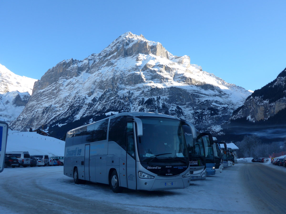 (187'317) - Aus Italien: Chioccarelli, Caivano - EN-411 HX - Scania/Irizar am 24. Dezember 2017 in Grindelwald, Grund