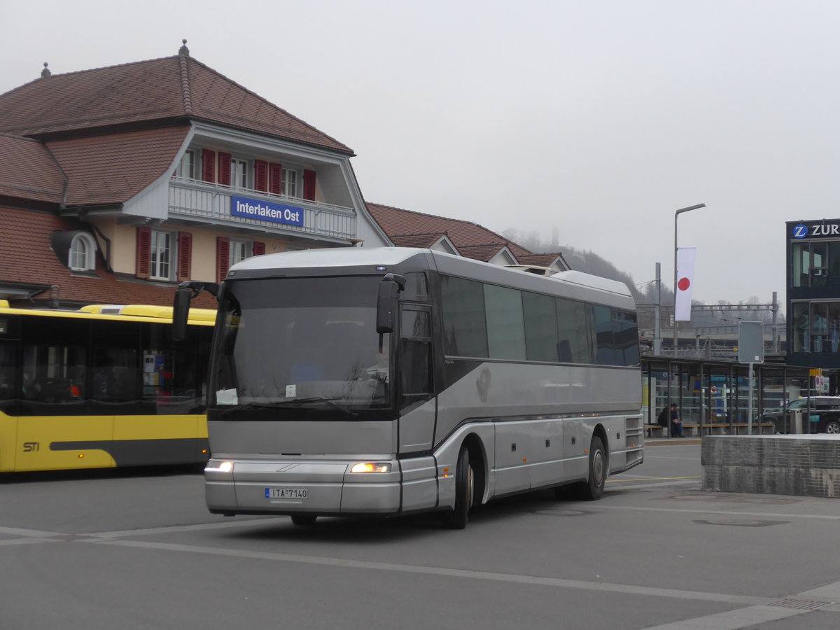 (187'334) - Aus Griechenland: ??? - ITA-7140 - Volvo/Barbi am 24. Dezember 2017 beim Bahnhof Interlaken Ost
