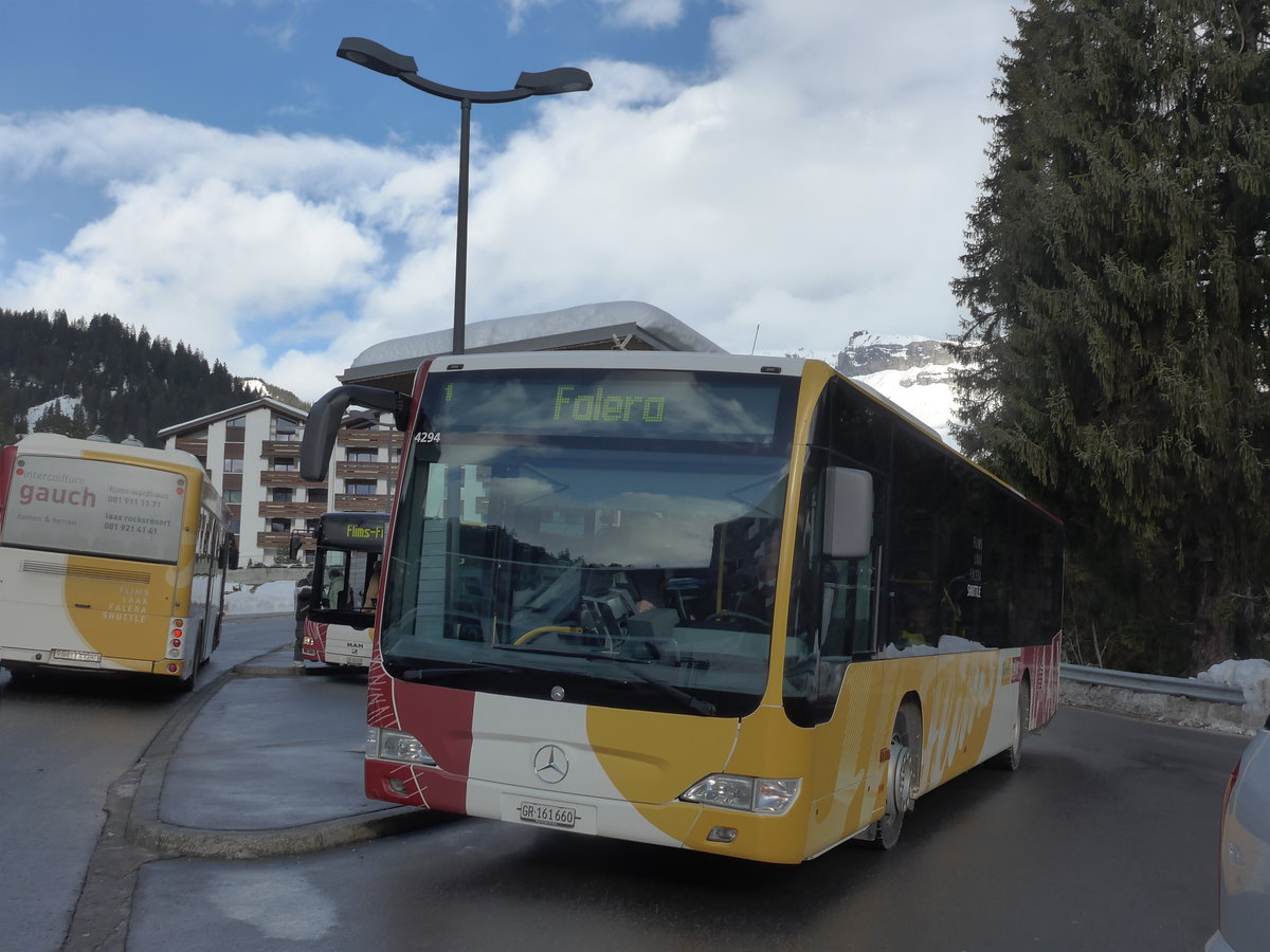 (187'376) - Stuppan, Flims - GR 161'660 - Mercedes am 26. Dezember 2017 in Laax, Bergbahnen