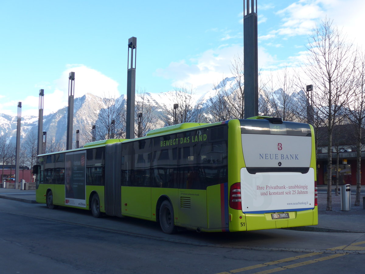 (187'429) - Aus Liechtenstein: LBA Vaduz - Nr. 51/FL 39'851 - Mercedes am 26. Dezember 2017 beim Bahnhof Sargans