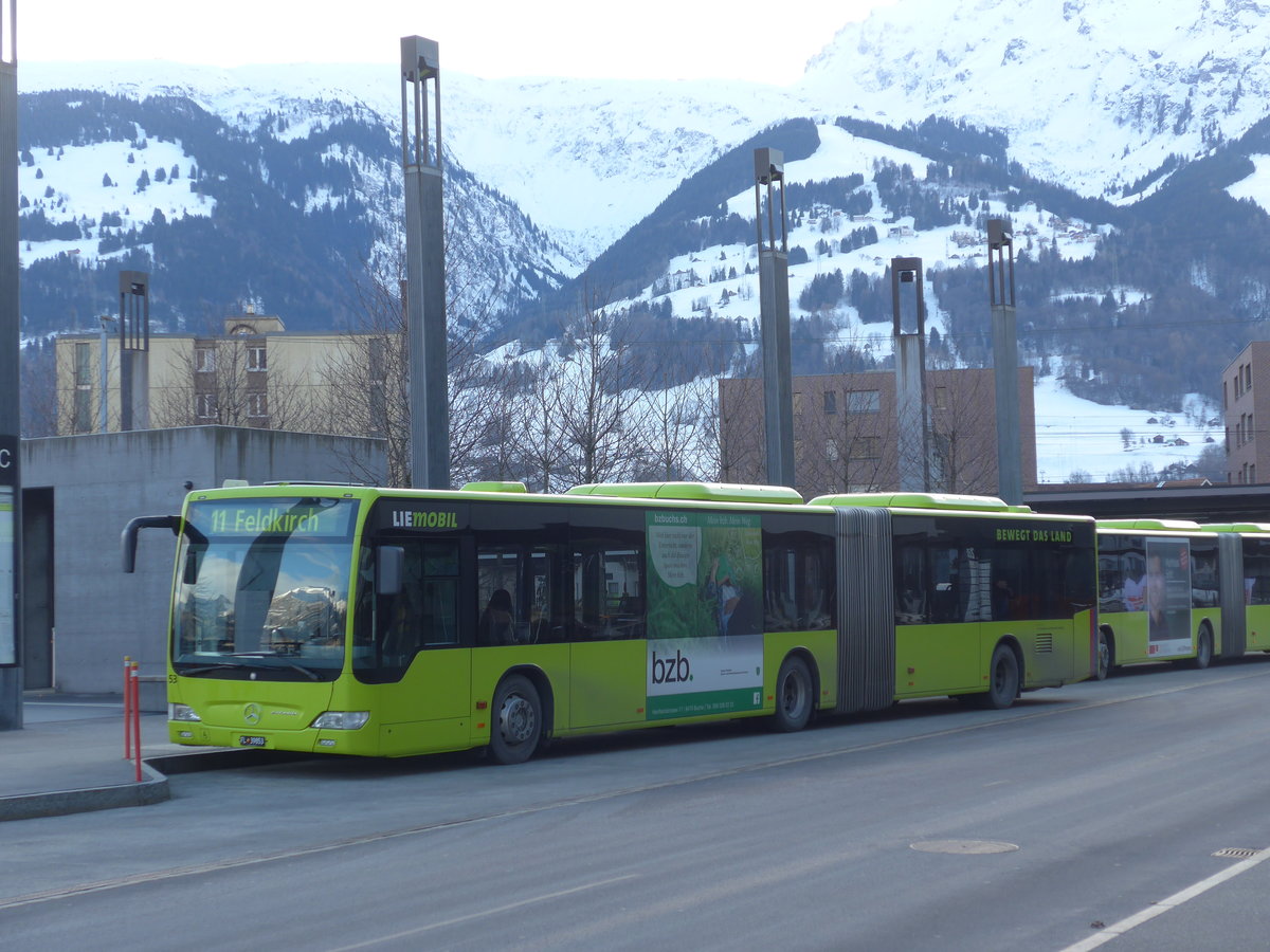 (187'434) - Aus Liechtenstein: LBA Vaduz - Nr. 53/FL 39'853 - Mercedes am 26. Dezember 2017 beim Bahnhof Sargans