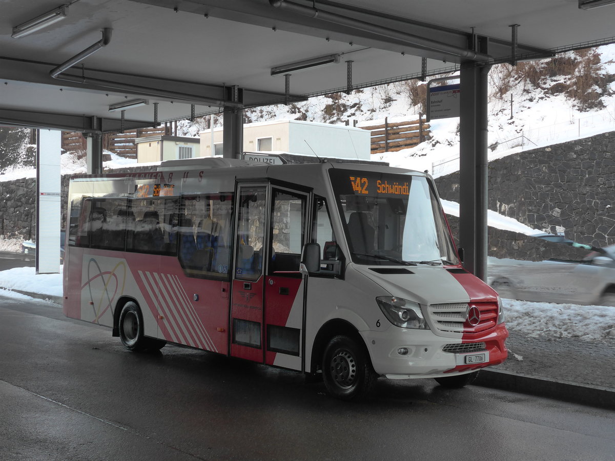 (187'490) - AS Engi - Nr. 6/GL 7706 - Mercedes/Kutsenits am 31. Dezember 2017 beim Bahnhof Schwanden