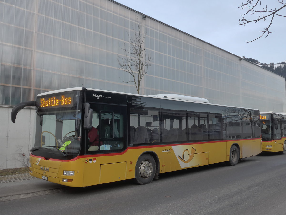(187'710) - PostAuto Bern - Nr. 541/BE 675'387 - MAN am 7. Januar 2018 beim Bahnhof Frutigen