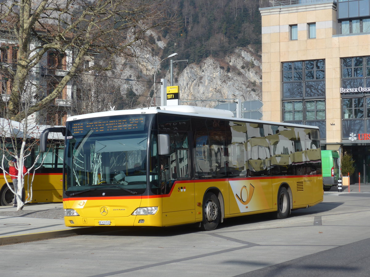 (187'890) - PostAuto Bern - BE 610'532 - Mercedes am 8. Januar 2018 beim Bahnhof Interlaken West