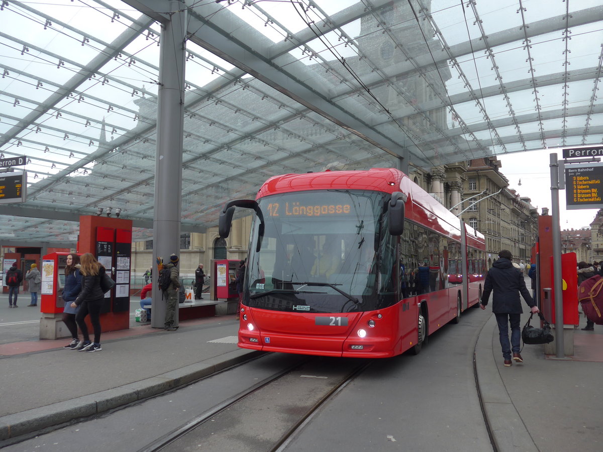 (188'065) - Bernmobil, Bern - Nr. 21 - Hess/Hess Gelenktrolleybus am 21. Januar 2018 beim Bahnhof Bern