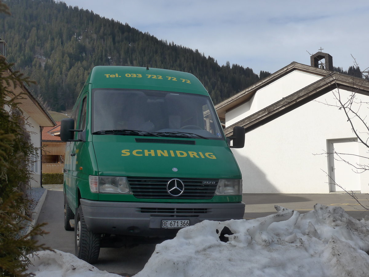 (188'082) - Schnidrig, Zweisimmen - BE 671'366 - Mercedes am 28. Januar 2018 beim Bahnhof Zweisimmen