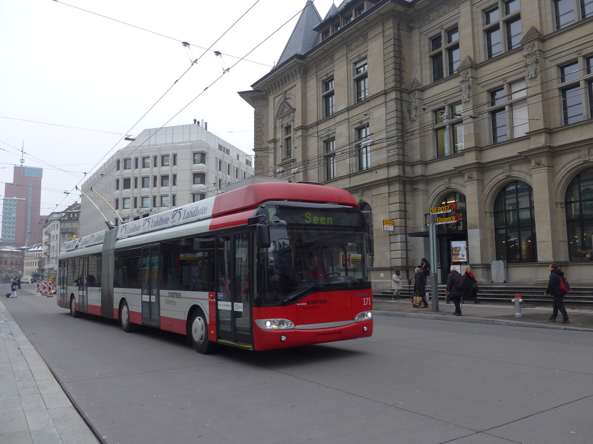 (188'332) - SW Winterthur - Nr. 171 - Solaris Gelenktrolleybus am 8. Februar 2018 beim Hauptbahnhof Winterthur