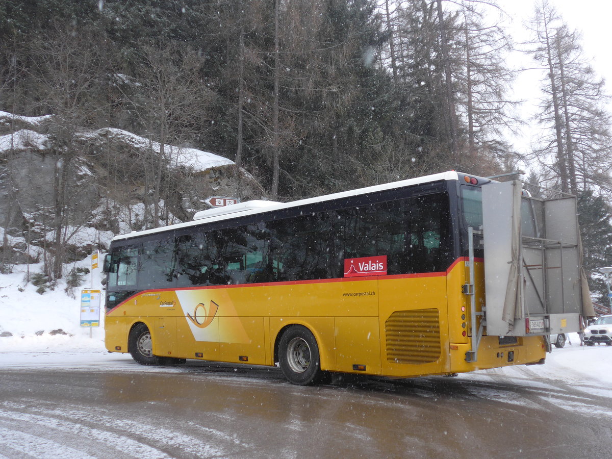 (188'368) - PostAuto Wallis - Nr. 19/VS 365'401 - Irisbus am 11. Februar 2018 in Veysonnaz, Station