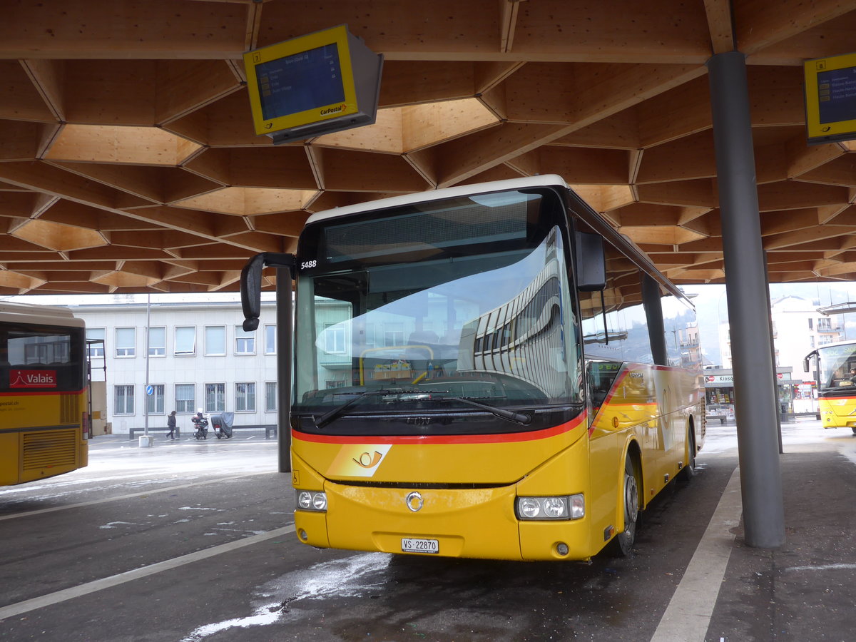 (188'416) - Evquoz, Erde - VS 22'870 - Irisbus am 11. Februar 2018 beim Bahnhof Sion