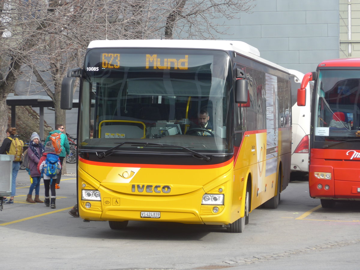 (188'443) - PostAuto Wallis - VS 424'839 - Iveco am 11. Februar 2018 beim Bahnhof Brig