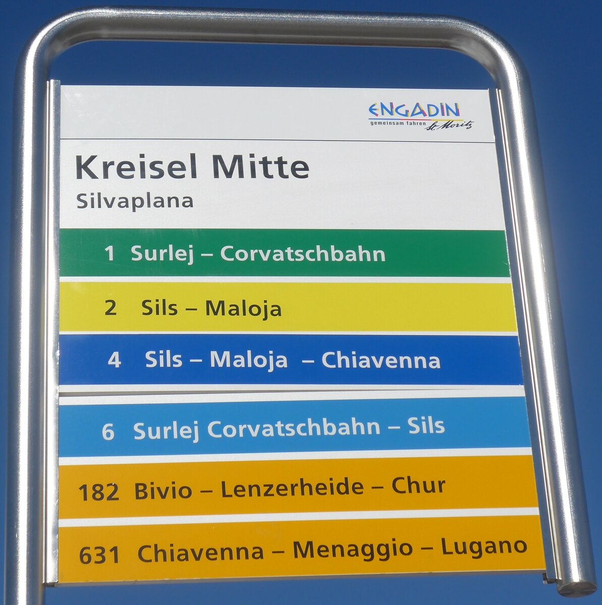 (188'532) - ENGADIN/PostAuto-Haltestellenschild - Silvaplana, Kreisel Mitte - am 13. Februar 2018
