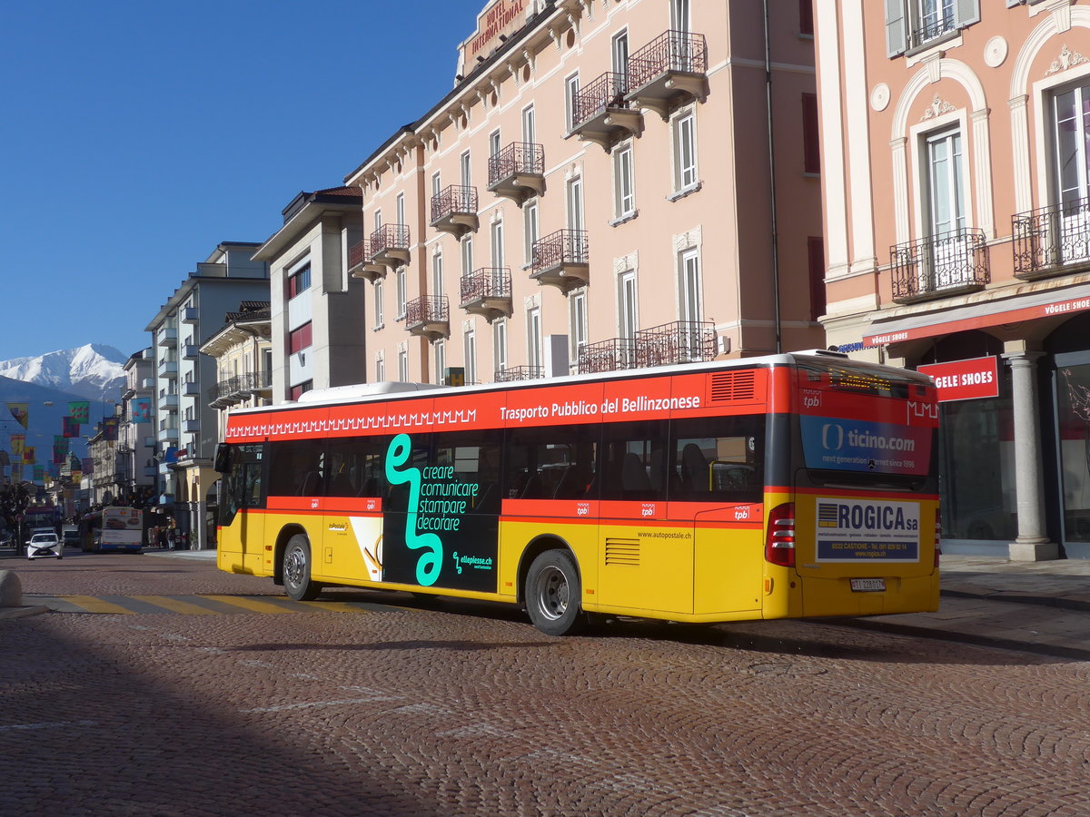 (188'564) - AutoPostale Ticino - TI 228'017 - Mercedes am 14. Februar 2018 beim Bahnhof Bellinzona