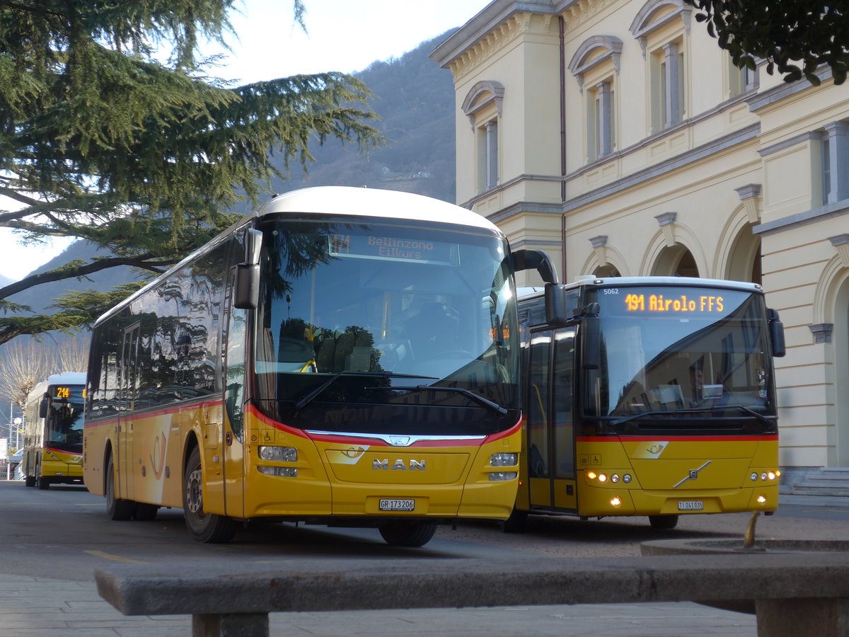 (188'569) - PostAuto Graubnden - GR 173'206 - MAN am 14. Februar 2018 beim Bahnhof Bellinzona