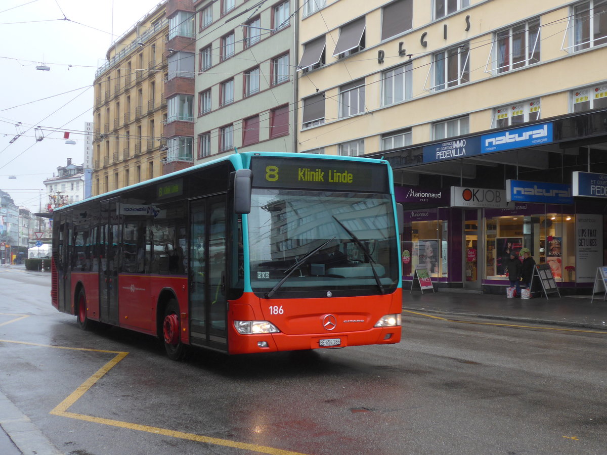(188'661) - VB Biel - Nr. 186/BE 654'186 - Mercedes am 15. Februar 2018 beim Bahnhof Biel