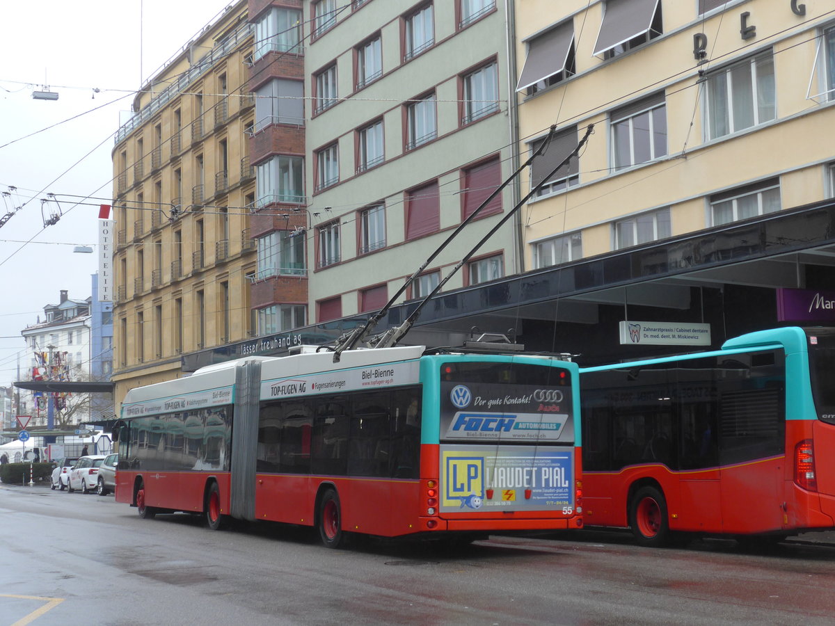 (188'691) - VB Biel - Nr. 55 - Hess/Hess Gelenktrolleybus am 15. Februar 2018 beim Bahnhof Biel