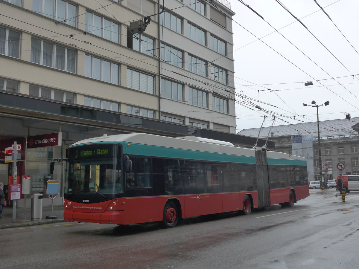 (188'714) - VB Biel - Nr. 56 - Hess/Hess Gelenktrolleybus am 15. Februar 2018 beim Bahnhof Biel