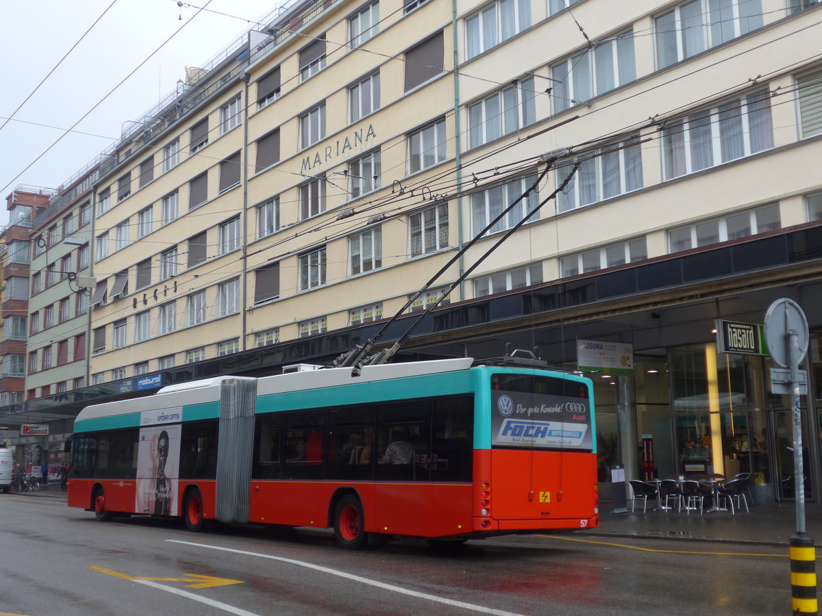 (188'732) - VB Biel - Nr. 57 - Hess/Hess Gelenktrolleybus am 15. Februar 2018 beim Bahnhof Biel