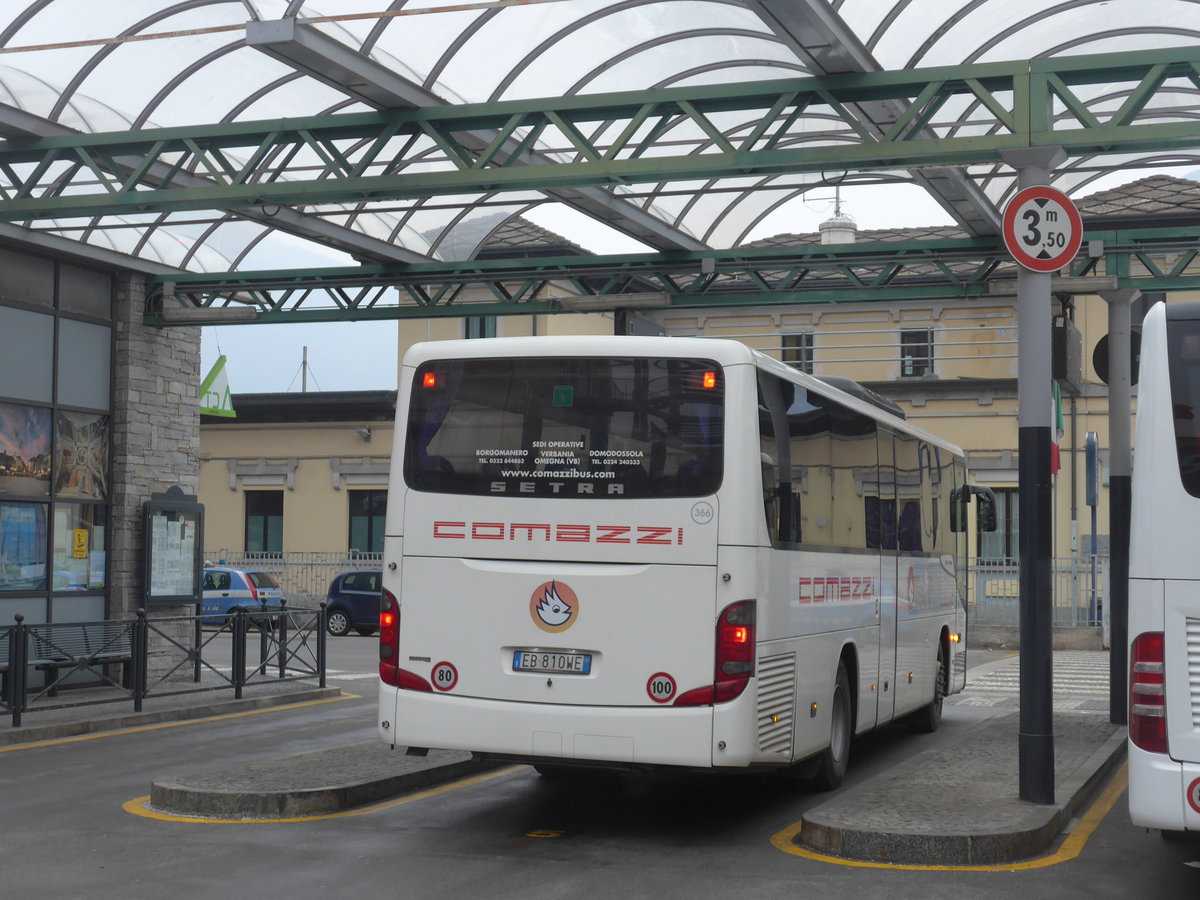 (188'820) - Comazzi, Bergomanero - Nr. 366/EB-810 WE - Setra am 17. Februar 2018 beim Bahnhof Domodossola