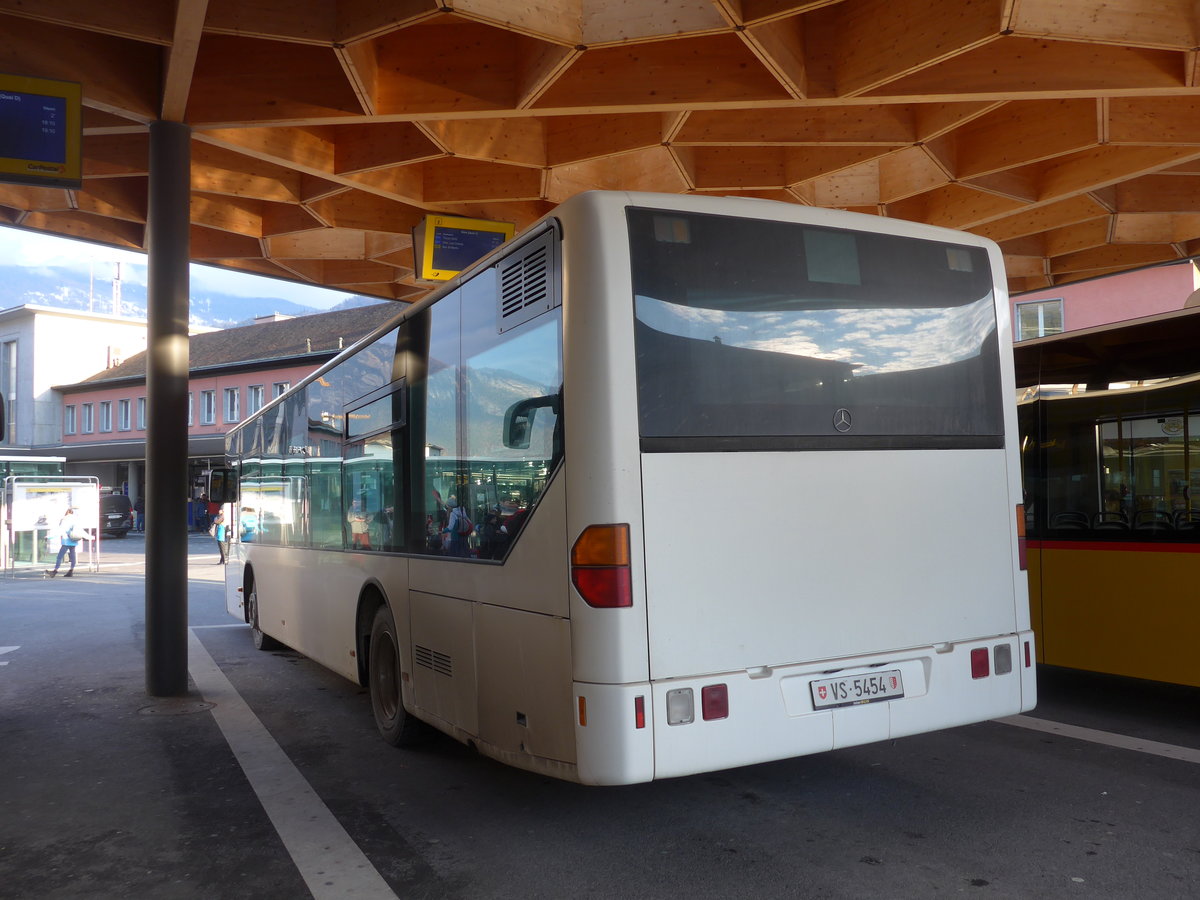 (188'934) - Interbus, Yverdon - Nr. 65/VS 5454 - Mercedes (ex ARCC Aubonne Nr. 10) am 18. Februar 2018 beim Bahnhof Sion (Einsatz Theytaz)