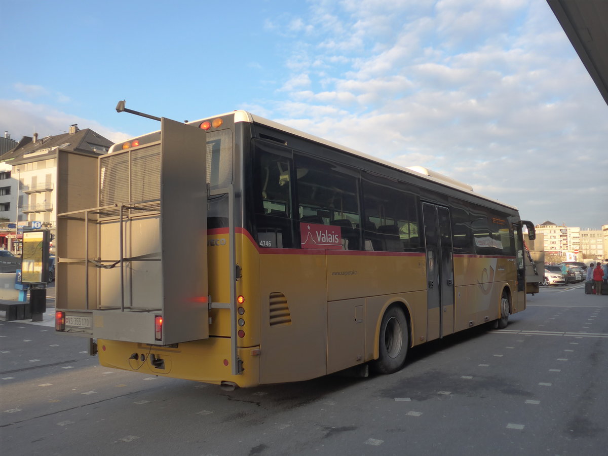 (188'940) - PostAuto Wallis - Nr. 8/VS 355'170 - Irisbus am 18. Februar 2018 beim Bahnhof Sion