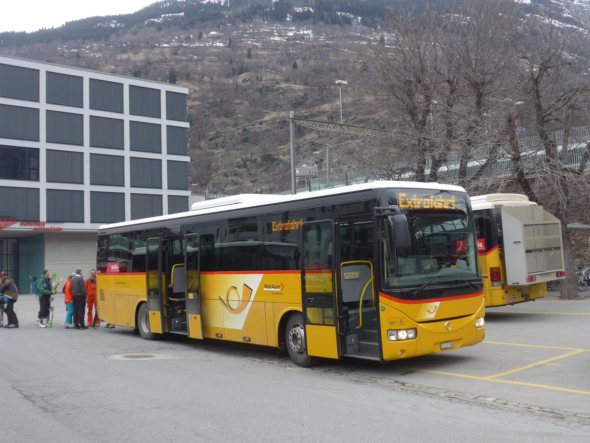 (189'058) - PostAuto Wallis - VS 407'396 - Irisbus am 3. Mrz 2018 beim Bahnhof Brig