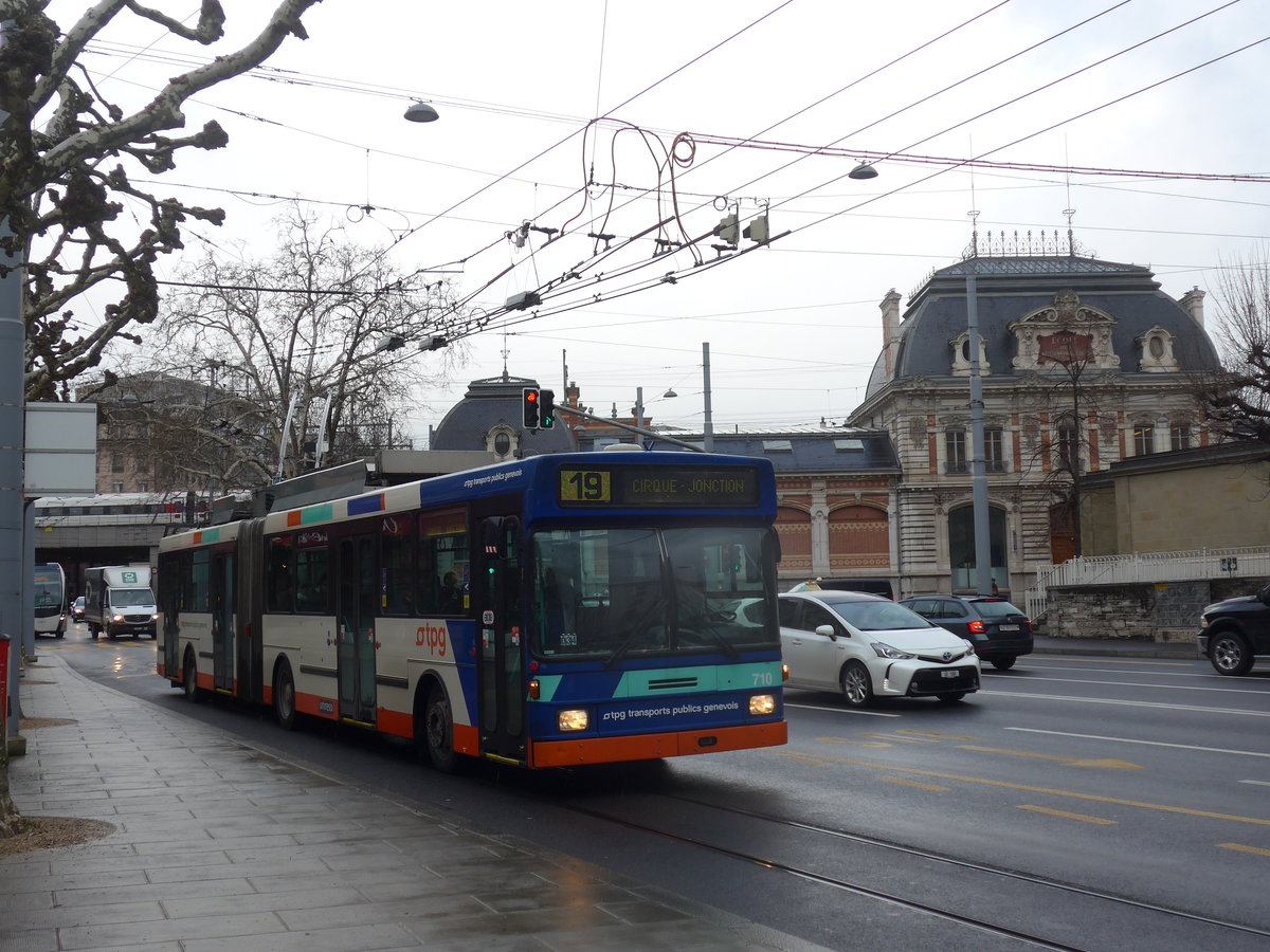 (189'173) - TPG Genve - Nr. 710 - NAW/Hess Gelenktrolleybus am 12. Mrz 2018 in Genve, Place des Vingt-Deux-Cantons