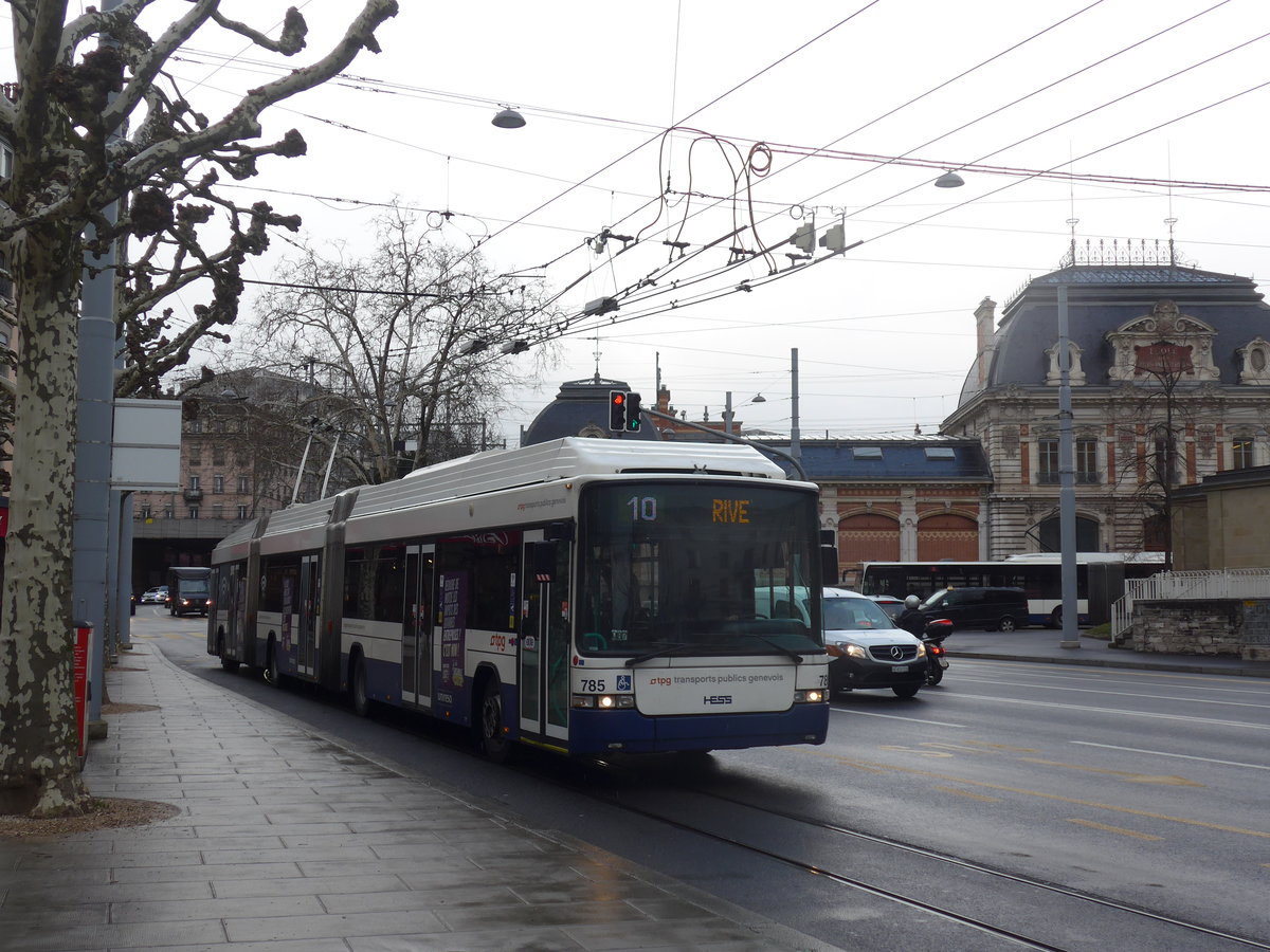 (189'176) - TPG Genve - Nr. 785 - Hess/Hess Doppelgelenktrolleybus am 12. Mrz 2018 in Genve, Place des Vingt-Deux-Cantons