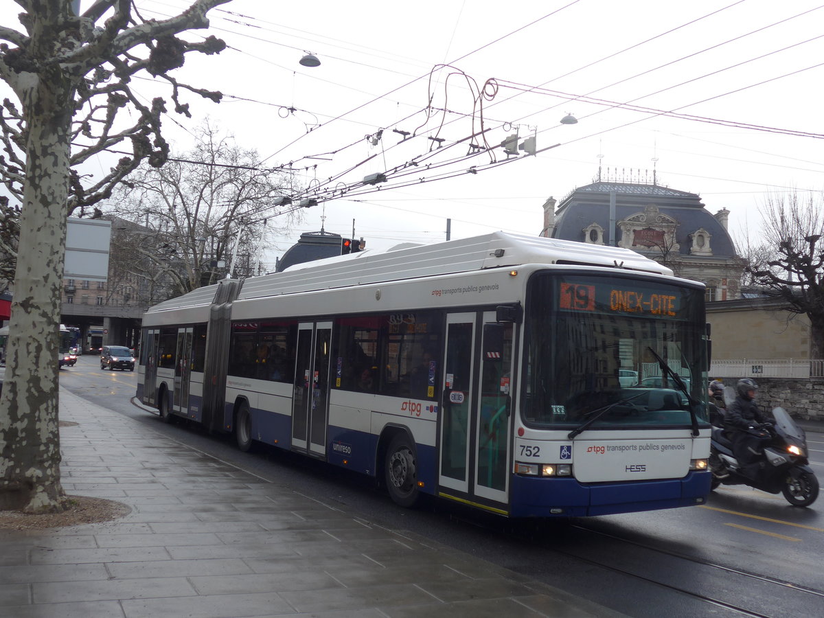 (189'180) - TPG Genve - Nr. 752 - Hess/Hess Gelenktrolleybus am 12. Mrz 2018 in Genve, Place des Vingt-Deux-Cantons