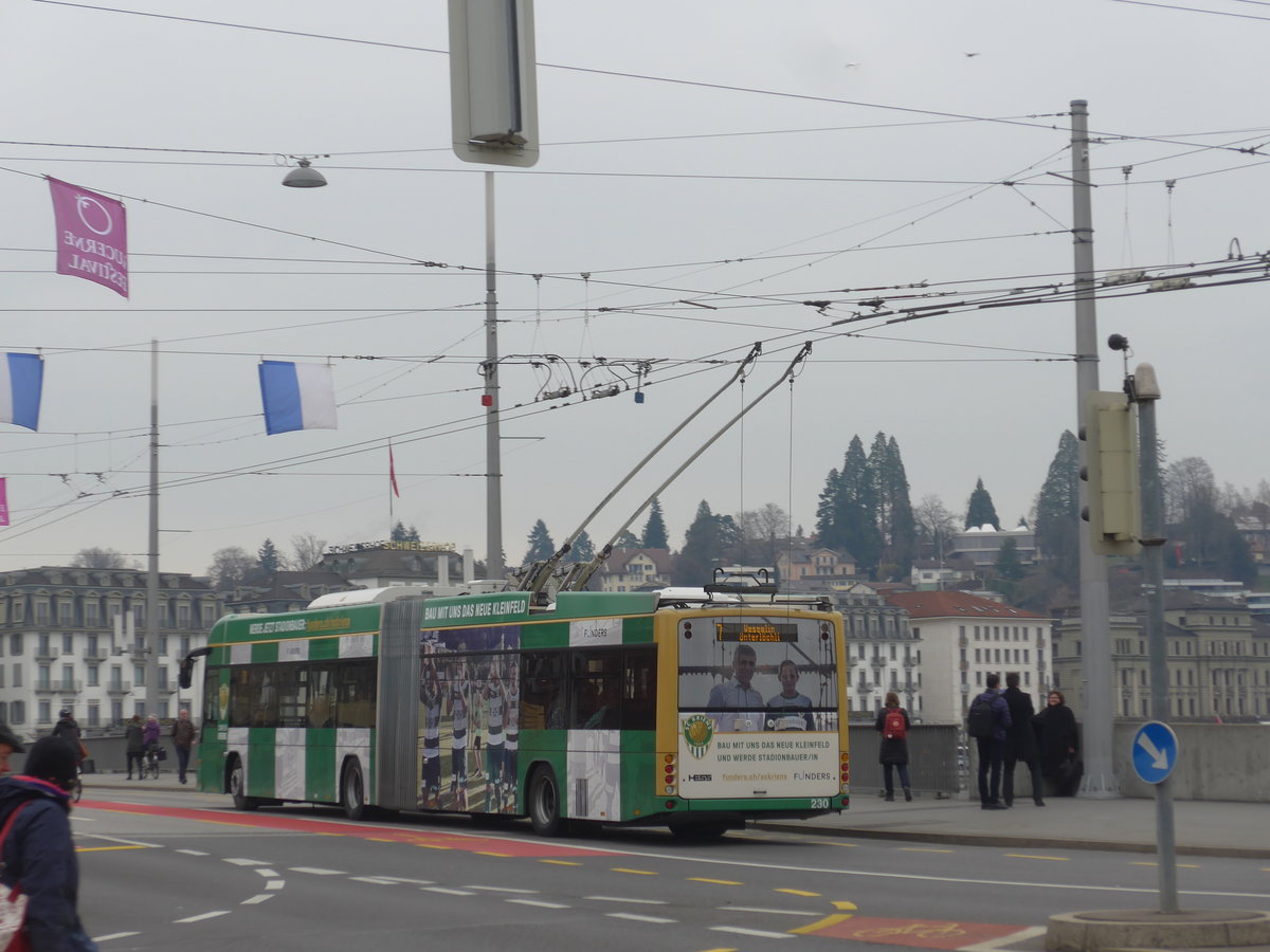 (189'335) - VBL Luzern - Nr. 230 - Hess/Hess Gelenktrolleybus am 17. Mrz 2018 in Luzern, Bahnhofbrcke