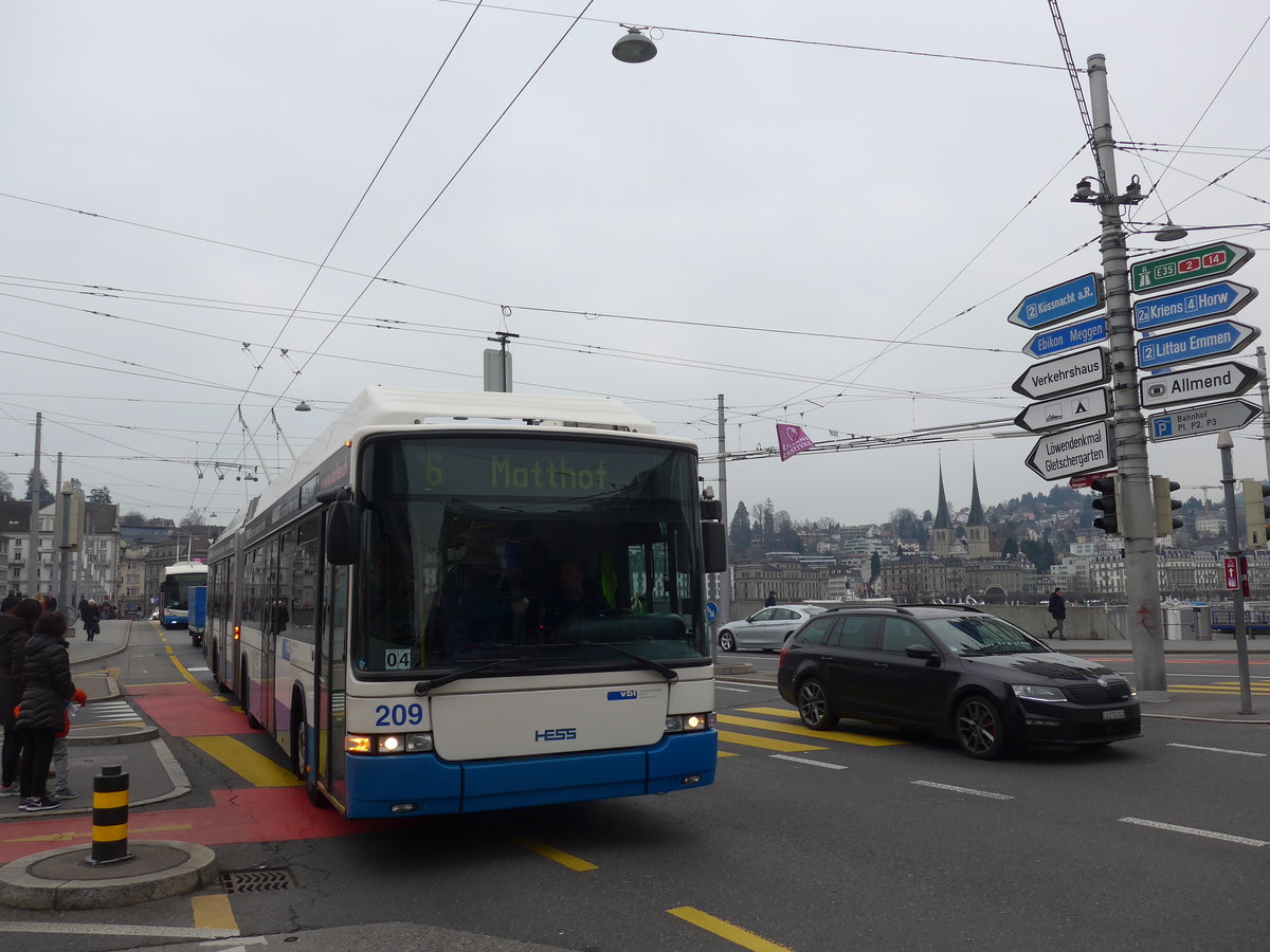 (189'342) - VBL Luzern - Nr. 209 - Hess/Hess Gelenktrolleybus am 17. Mrz 2018 beim Bahnhof Luzern
