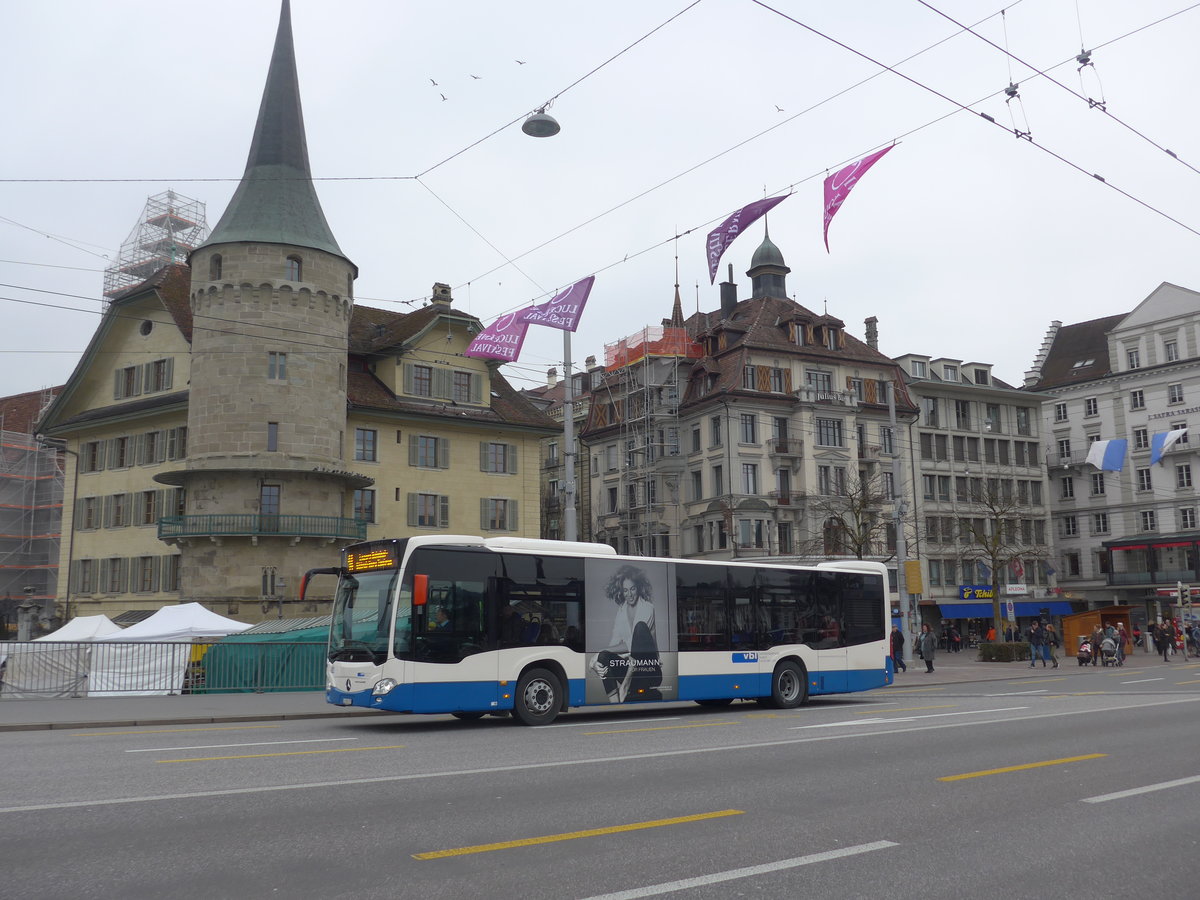 (189'367) - VBL Luzern - Nr. 82/LU 250'372 - Mercedes am 17. Mrz 2018 in Luzern, Bahnhofbrcke