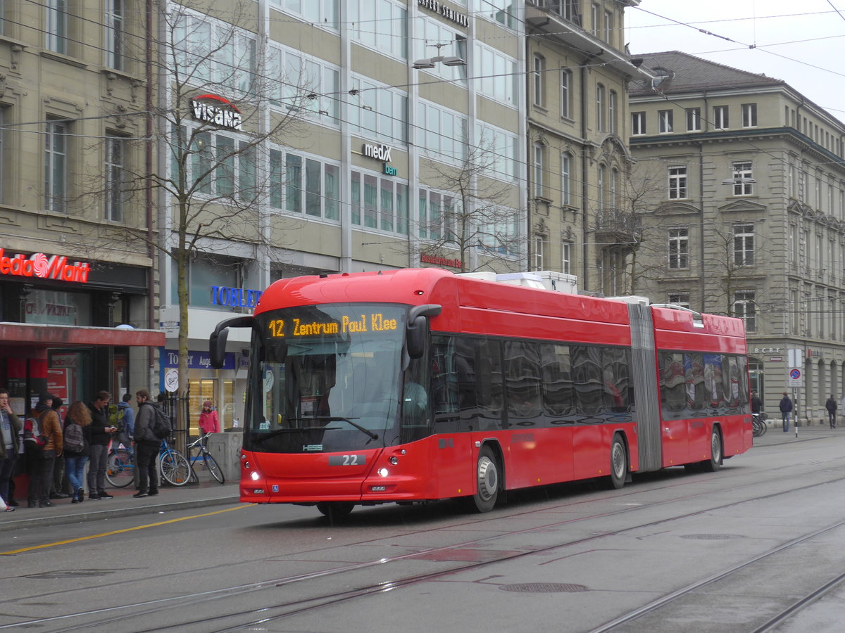 (189'434) - Bernmobil, Bern - Nr. 22 - Hess/Hess Gelenktrolleybus am 17. Mrz 2018 beim Bahnhof Bern
