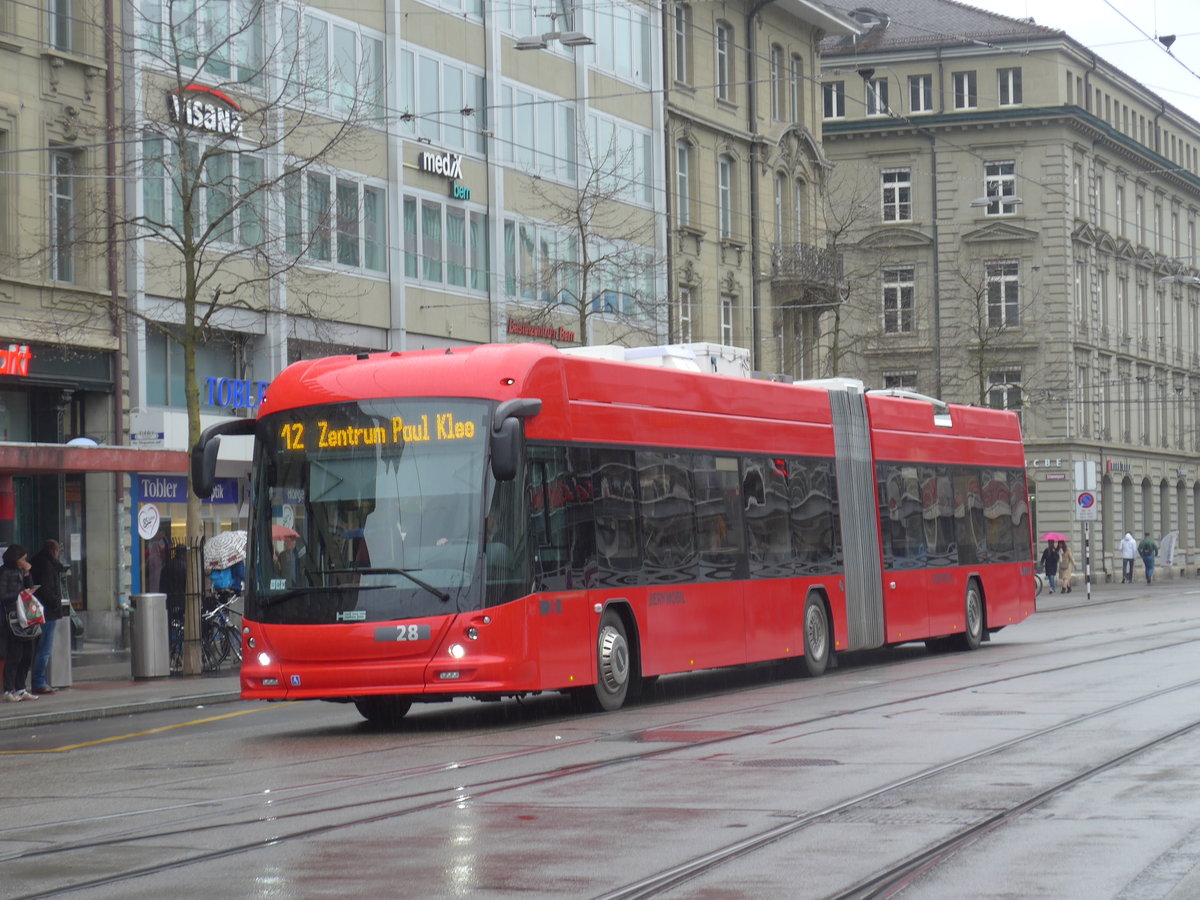 (189'445) - Bernmobil, Bern - Nr. 28 - Hess/Hess Gelenktrolleybus am 17. Mrz 2018 beim Bahnhof Bern