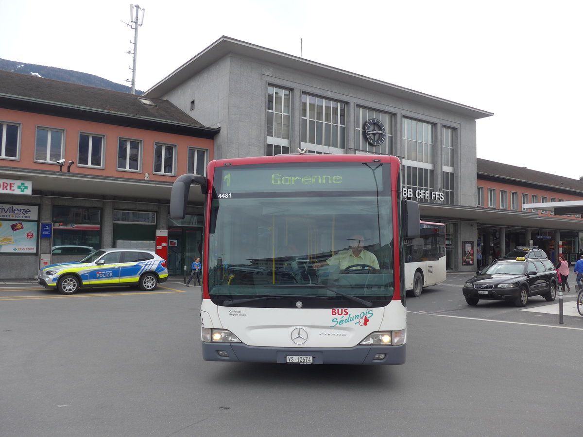 (189'762) - PostAuto Wallis - Nr. 64/VS 12'674 - Mercedes (ex Lathion, Sion Nr. 64) am 30. Mrz 2018 beim Bahnhof Sion