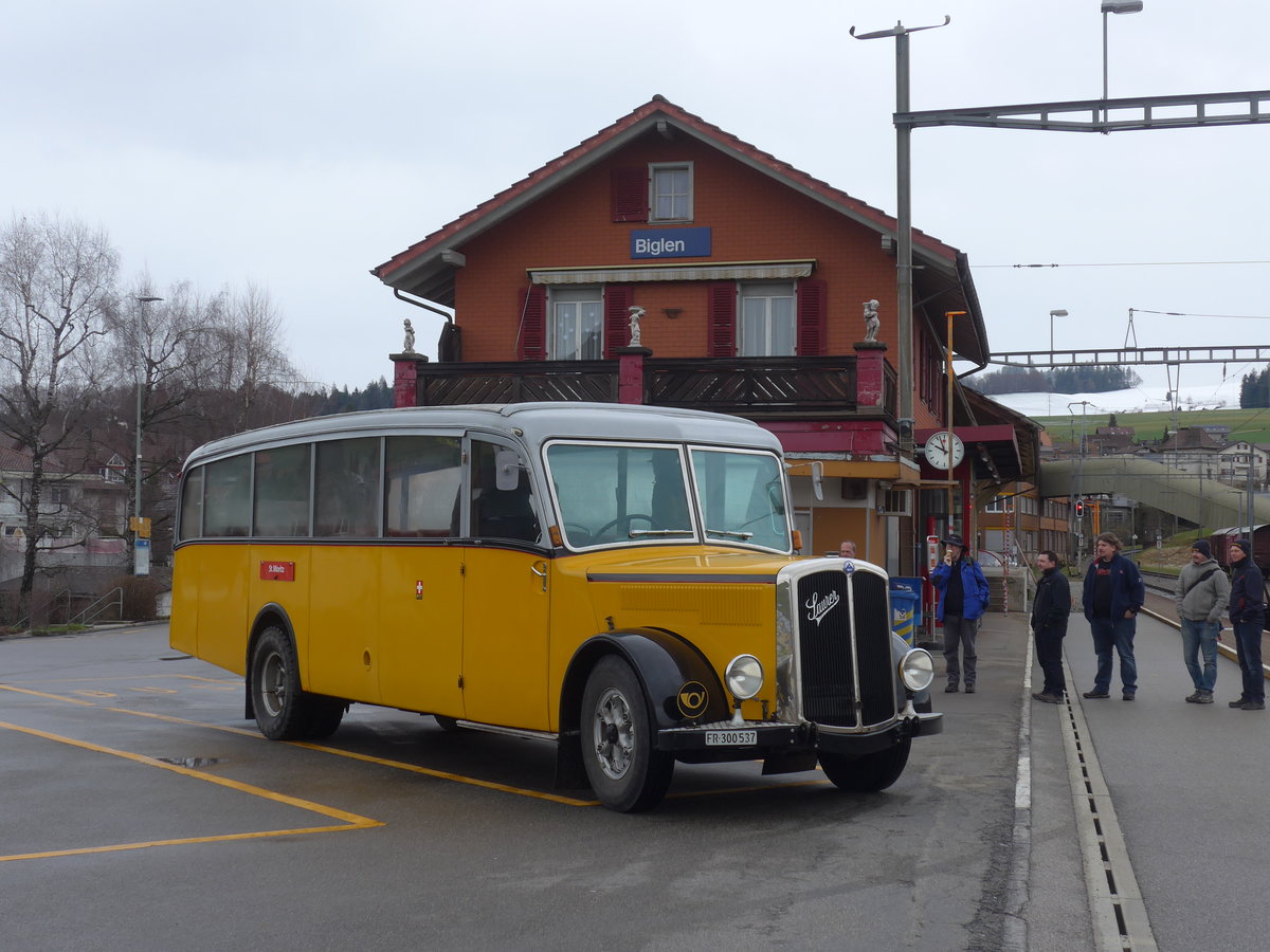 (189'799) - Schlapp, Cottens - FR 300'537 - Saurer/Saurer (ex SATEG, Lausanne; ex P 23'086; ex P 2138) am 1. April 2018 beim Bahnhof Biglen