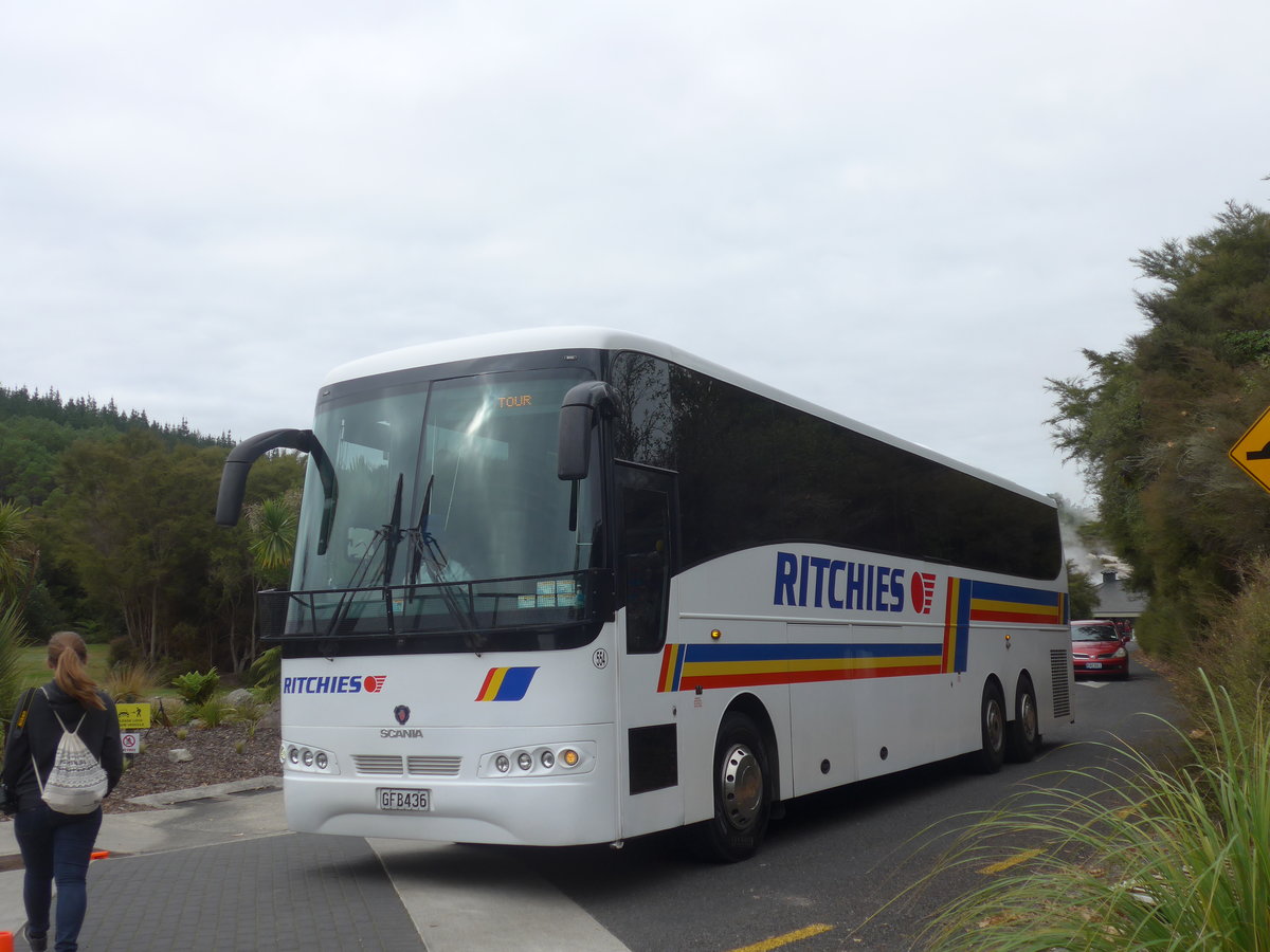 (191'013) - Ritchies - Nr. 554/GFB436 - Scania/KiwiBus am 23. April 2018 in Rotorua, Wai-O-Tapu
