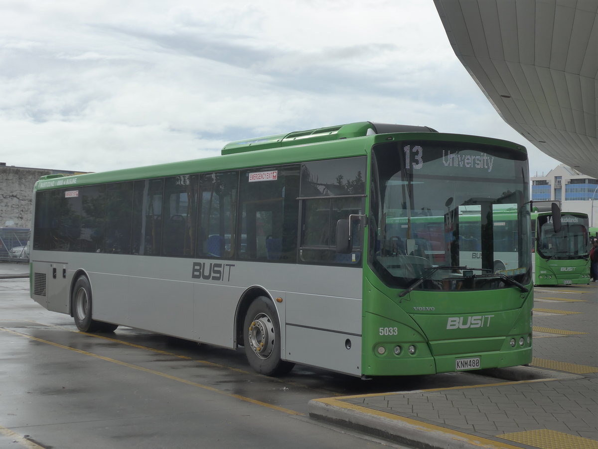 (191'890) - BusIt, Hamilton - Nr. 5033/KNM480 - Volvo/GBV NZ am 29. April 2018 in Hamilton, Centralstation