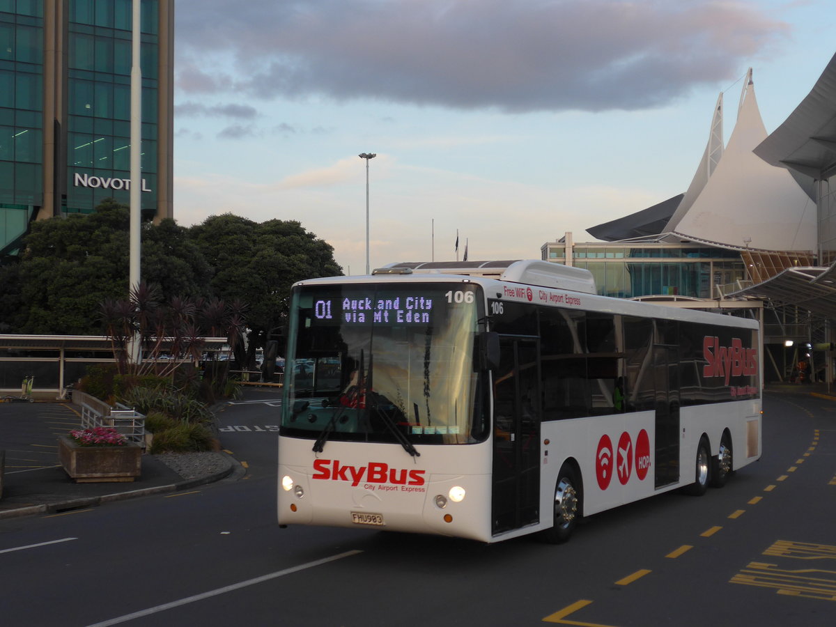 (192'232) - SkyBus, Auckland - Nr. 106/FHU903 - Scania/KiwiBus am 1. Mai 2018 in Auckland, Airport