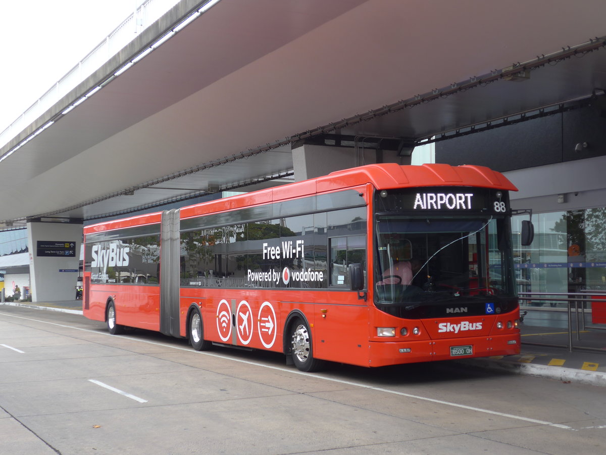 (192'279) - SkyBus, Melbourne - Nr. 88/BS00 OH - MAN/Volgren (ex Nr. 95) am 2. Mai 2018 in Melbourne, Airport